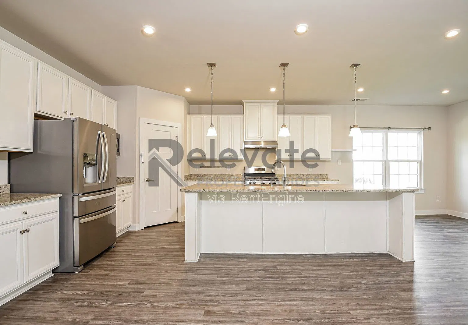 5 bed, 3.0 bath, 3060 sqft, $3,495 — Photo 3