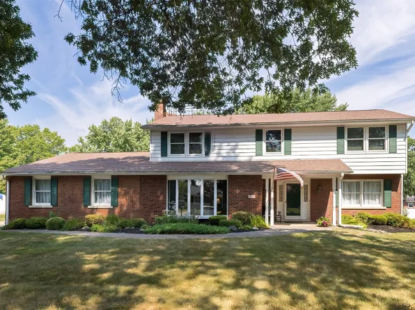 1244 Spring Valley Dr, Erie, PA 16509