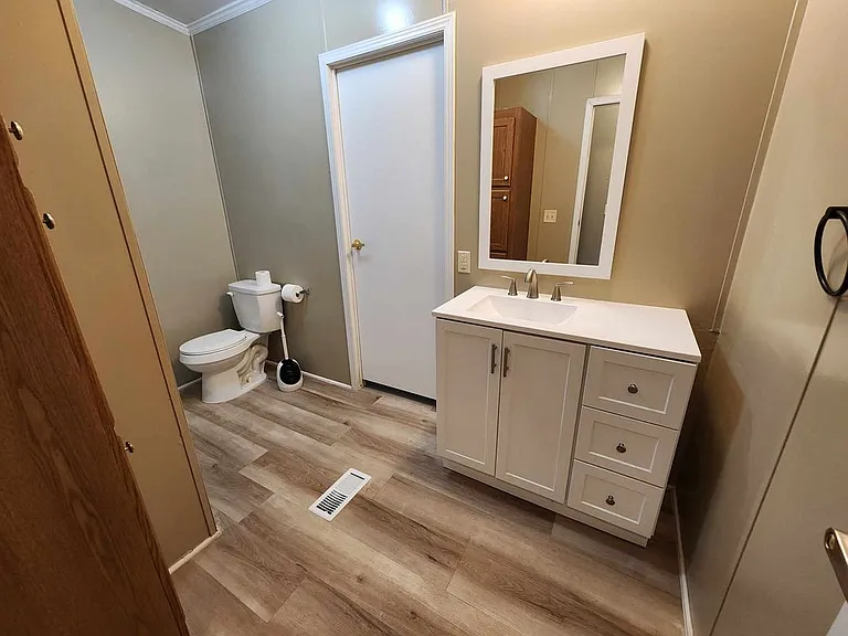 922 Ashwood St — Photo 28