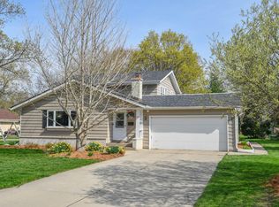 248 Hazel Ln, Hartland, WI 53029