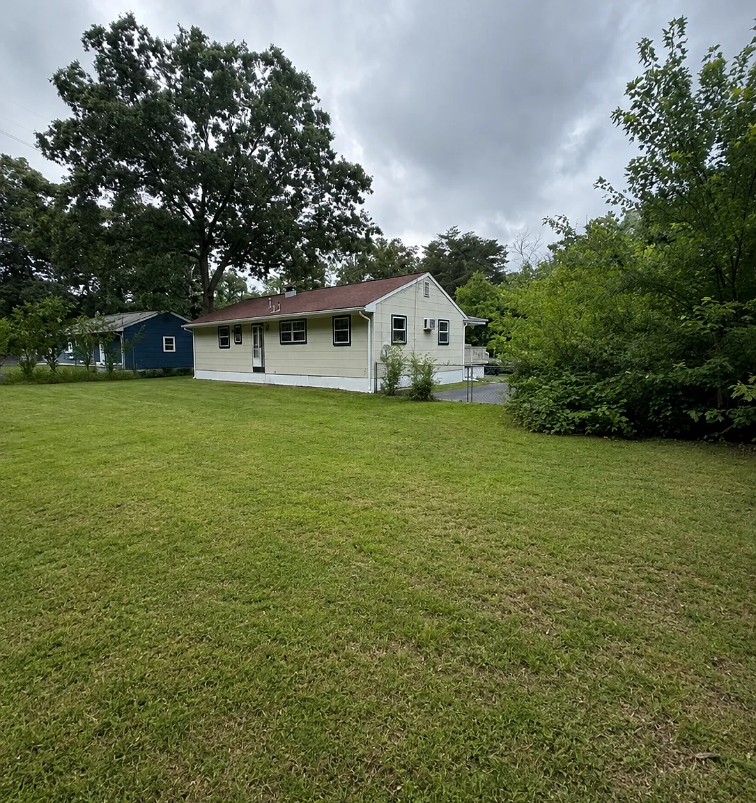 3 bed, 1056 sqft, $3,200 — Photo 2