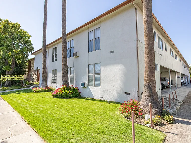 18953 Sherman Way — Photo 6