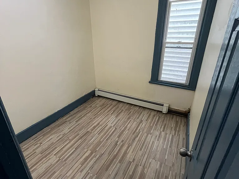 584 3rd St #1 — Photo 9