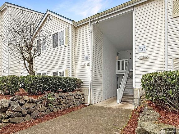 2nd image of 11002 SE Petrovitsky Rd Unit I203