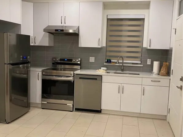 2476 E 11th Ave, Vancouver, BC V5M 2B4