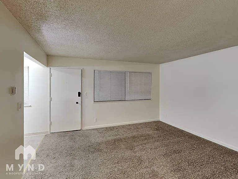 870 Burbank Dr #7 — Photo 2