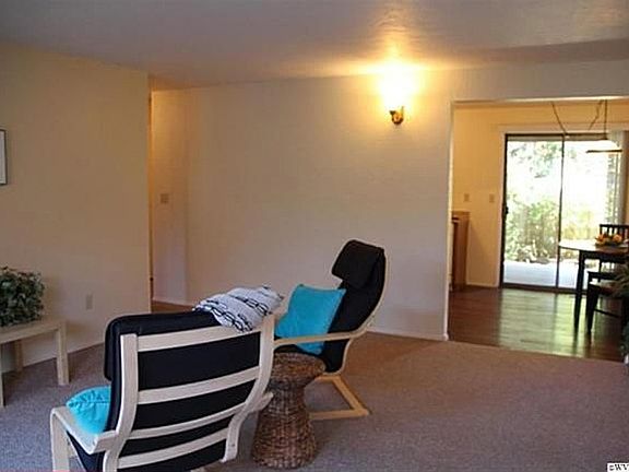 Living room to dining area