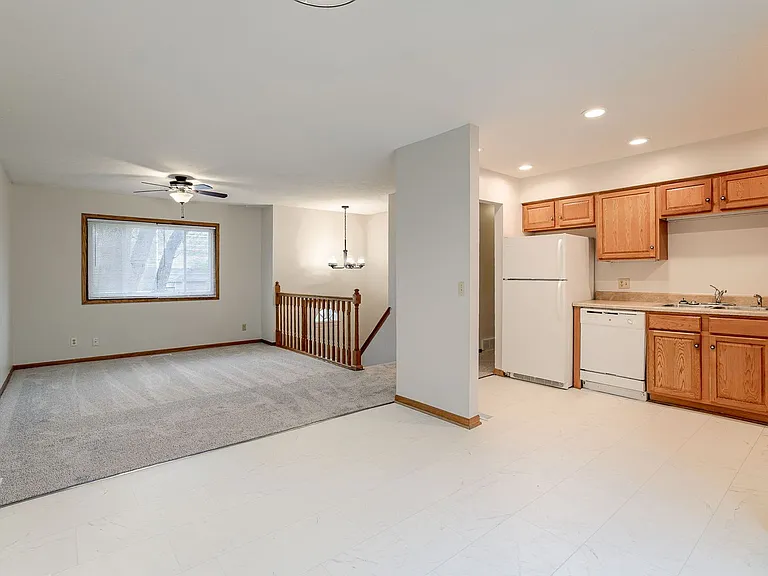 4115 N 213th Cir — Photo 34