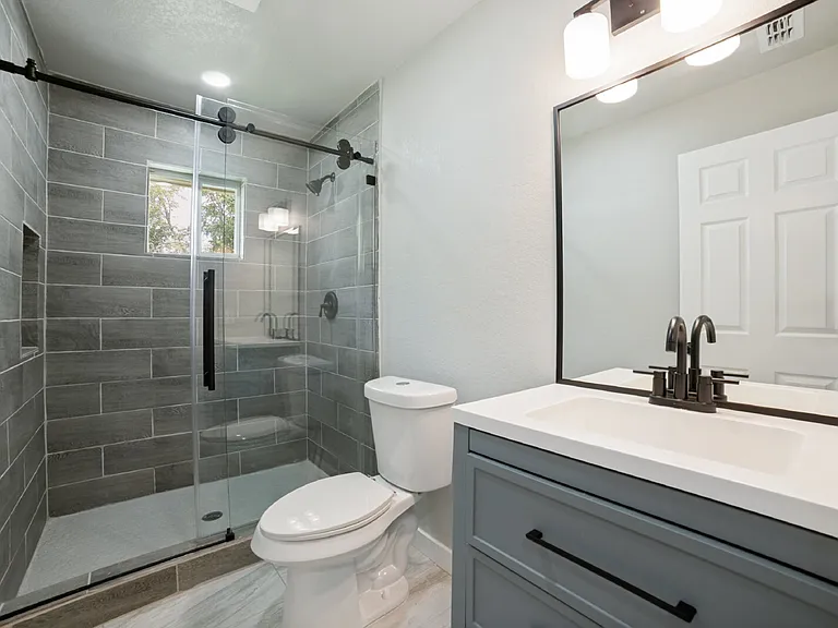 703 W Rosewood Ave — Photo 15