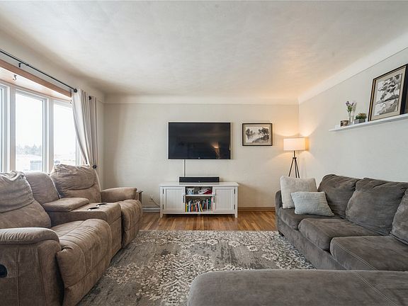 4th image of 508 Valley St