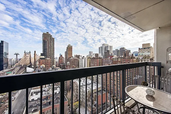 Sold by Nest Seekers International | media 16