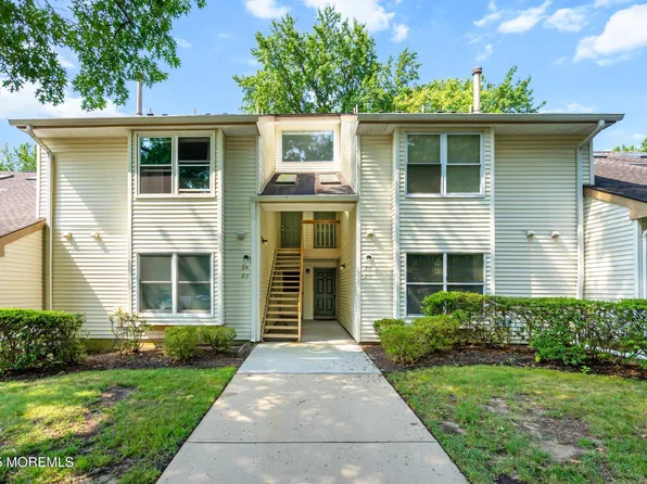 215 Ravenswood Road, Englishtown, NJ 07726