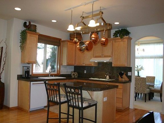 Cook up many fine dinners in your Chef's kitchen with center island. Jenn-aire cook top, Kitchen-aid