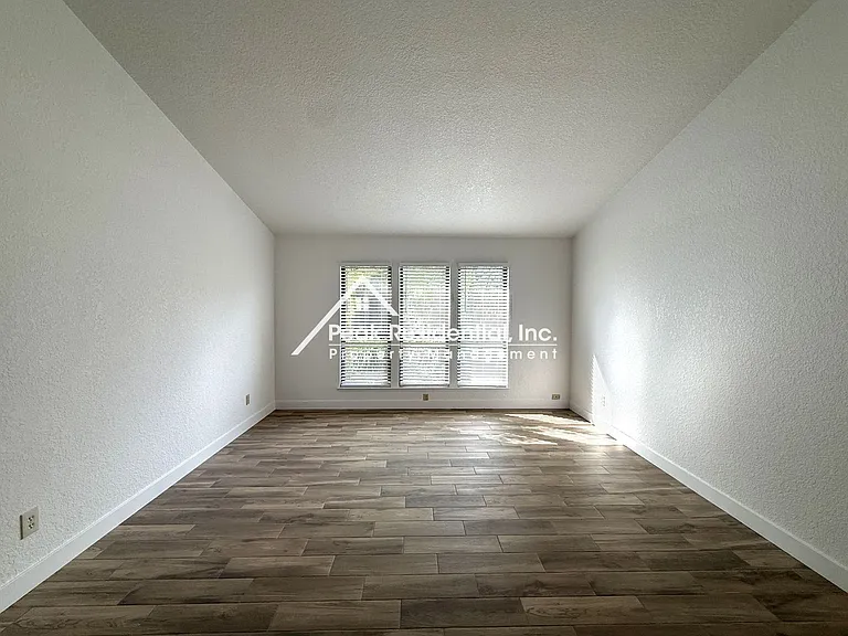 9378 Rolling Glen Ct — Photo 6