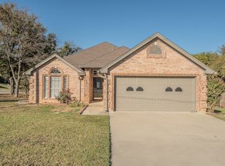 1304 S State St, Decatur, TX 76234