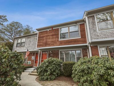 195 Falmouth Rd APT 12B, Mashpee, MA, 02649