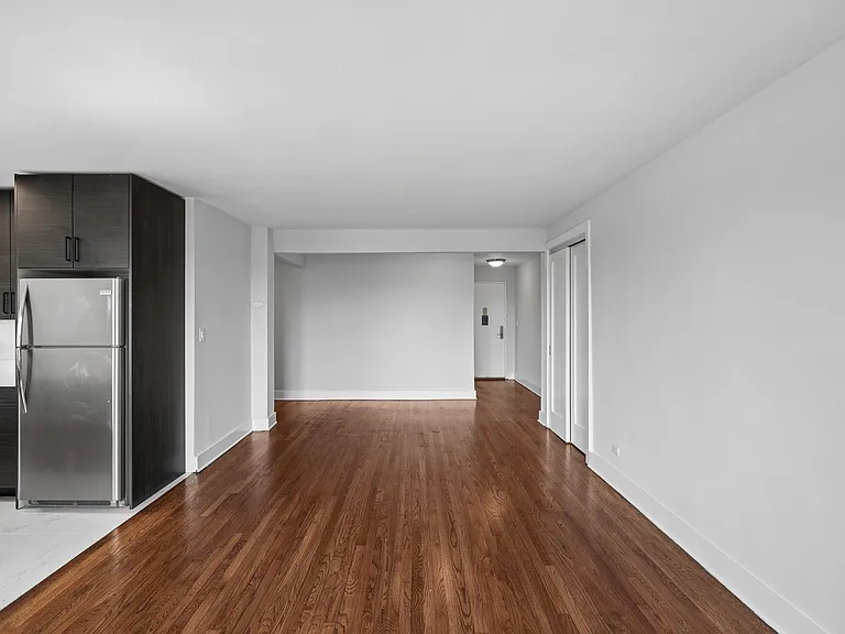 2400 Webb Ave #7K — Photo 5