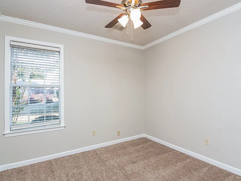 2214 Lake Hill Ct — Photo 8