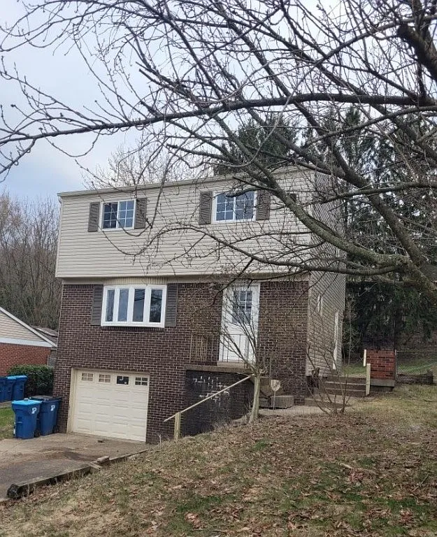 2936 Universal Rd photo 1