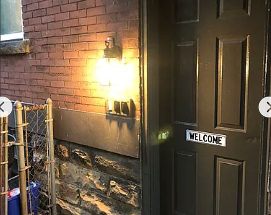 Secure side entrance to 3 apartments, 1 apartment on each floor.