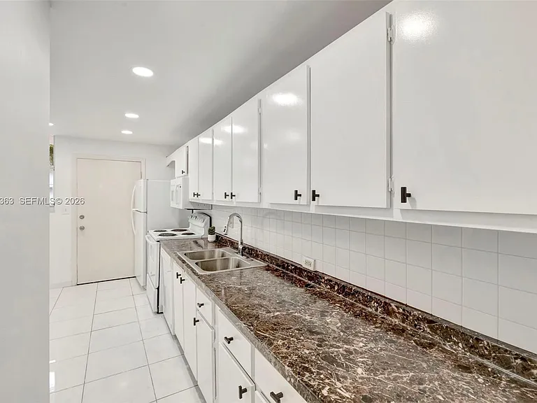 3660 NE 166th St #205 — Photo 9