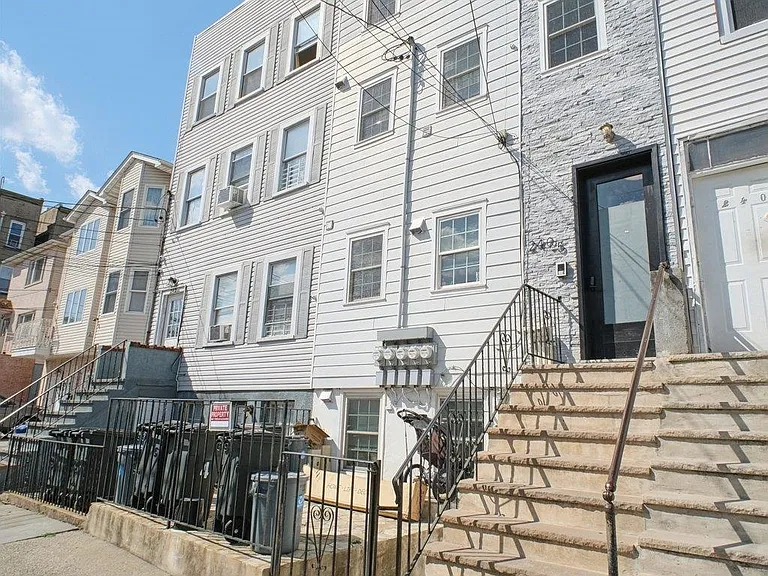 240.5 South St #4 — Photo 18