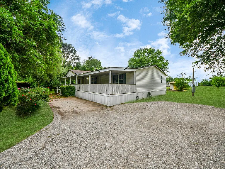 18303 James Rd — Photo 2