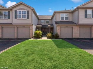 7047 S Stratton Ln, Gurnee, IL 60031