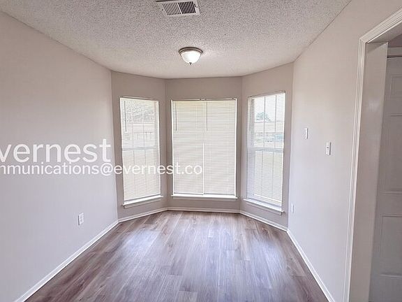 4th image of 4199 Blackstone Dr