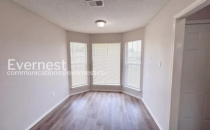 4199 Blackstone Dr — Photo 4