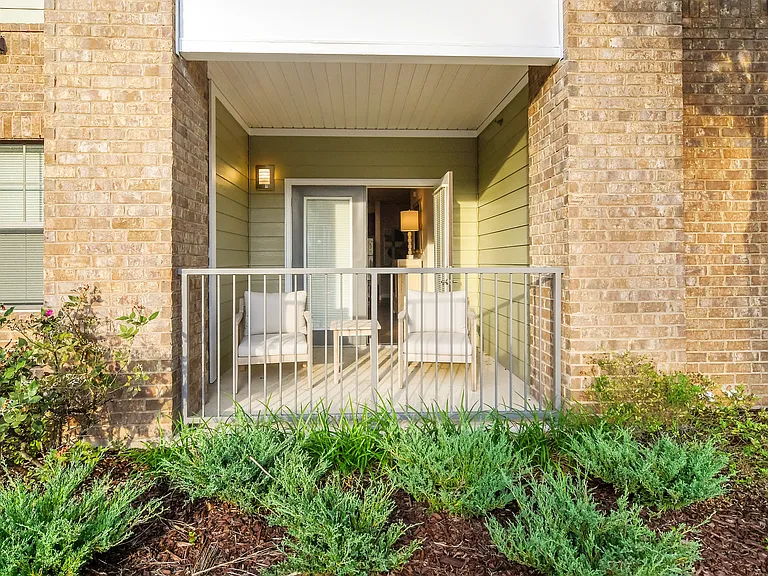 Faulkner Flats Apartment Homes — Photo 17