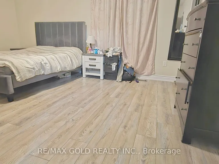 15 Valonia Dr #UPPER — Photo 8