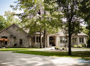 261 Oak Ridge Ln, Defiance, OH 43512