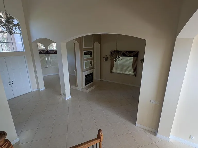 7107 NW 47th Ln — Photo 2