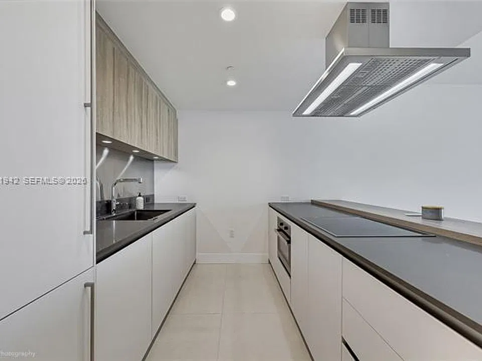 1000 Brickell Plz #CU-2110
