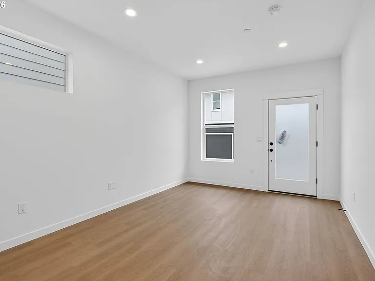 4063 SW McKinley St — Photo 8