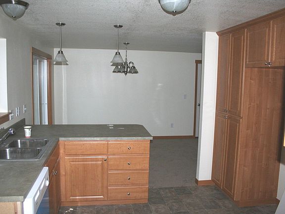 kitchen torward room