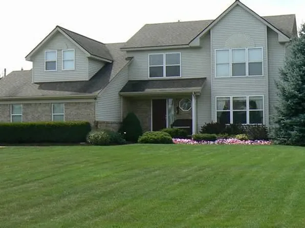 95 Fox Hills Ct, Chelsea, MI 48118