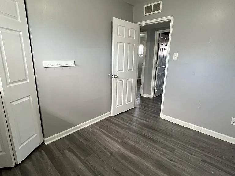 26892 Penn St — Photo 4