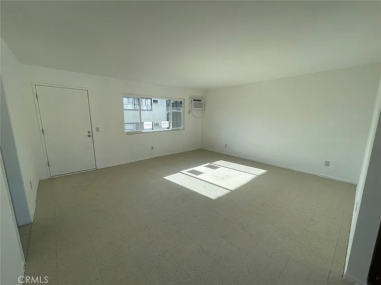 8800 Cedros Ave #111 — Photo 4