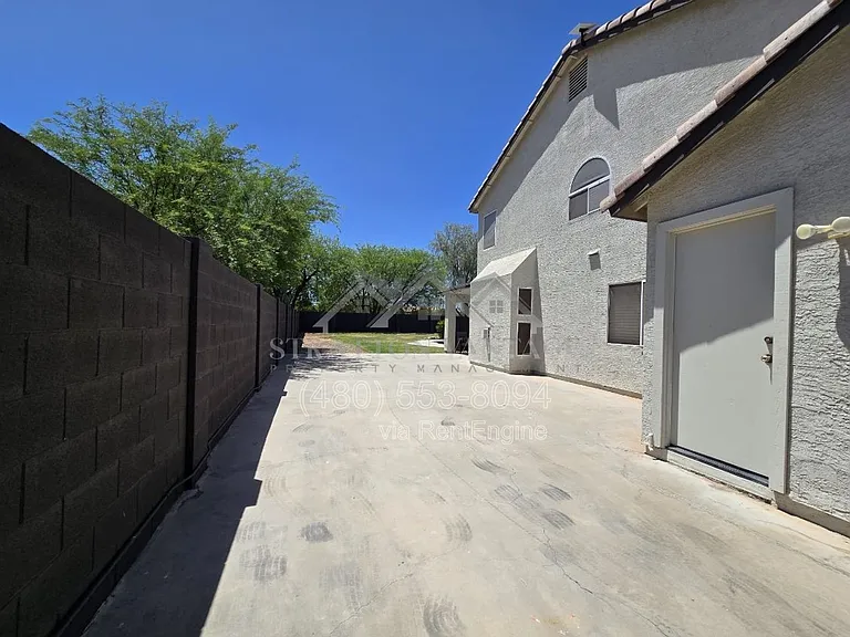 1005 E Stirrup Ln — Photo 35