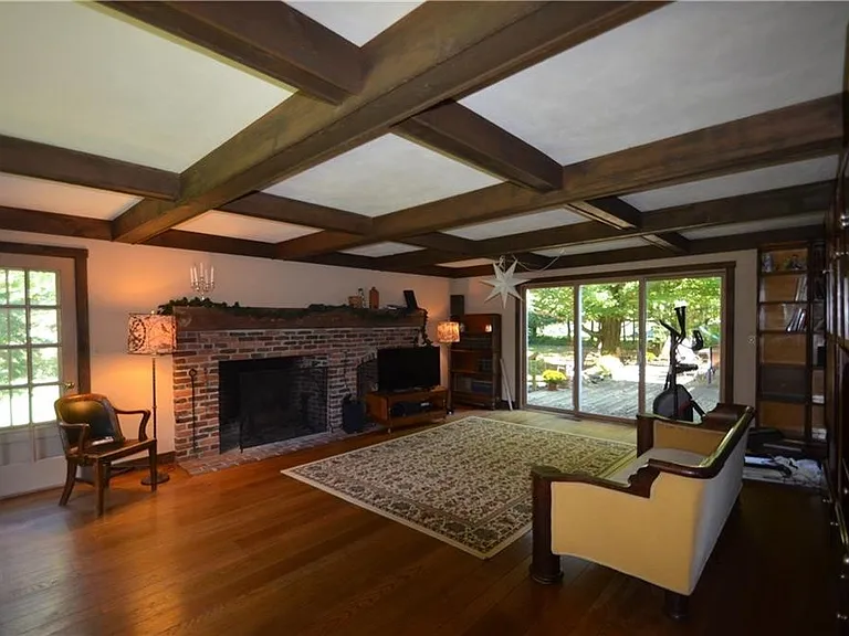 6891 Woodchuck Hill Rd — Photo 2