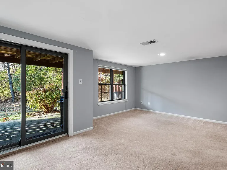 60 Iroquois Ct — Photo 16