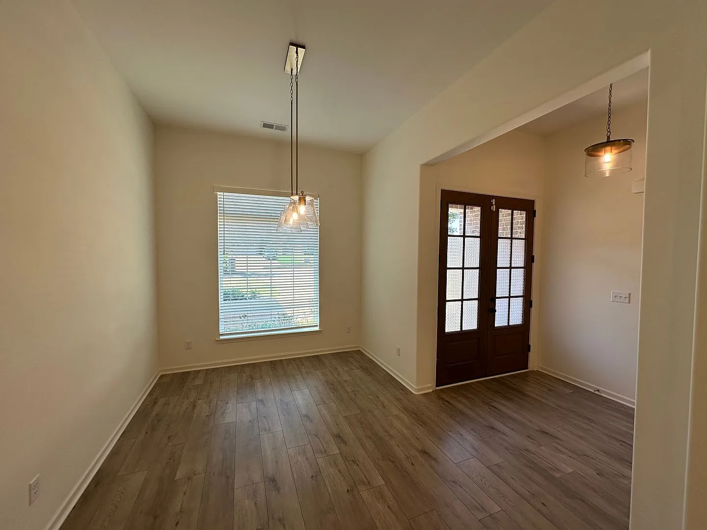 4 BR/ 3 BA Bartlett Home Available NOW! — Photo 2