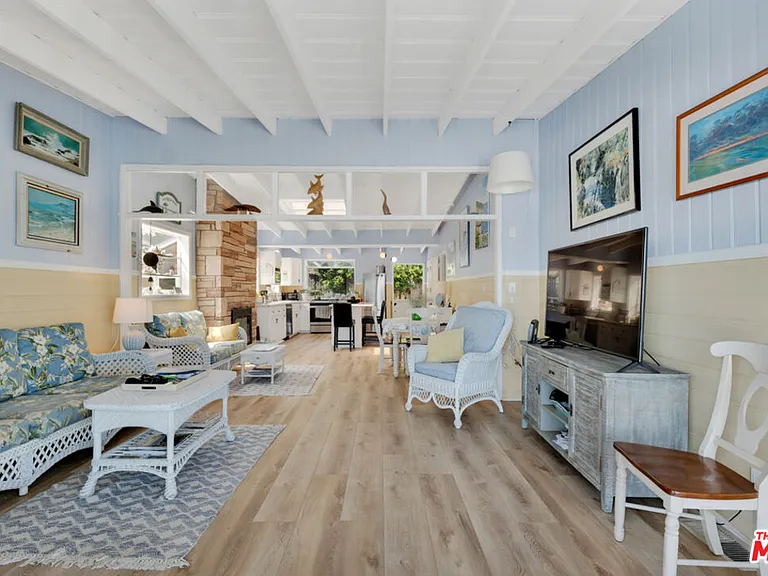 24528 Malibu Rd — Photo 12