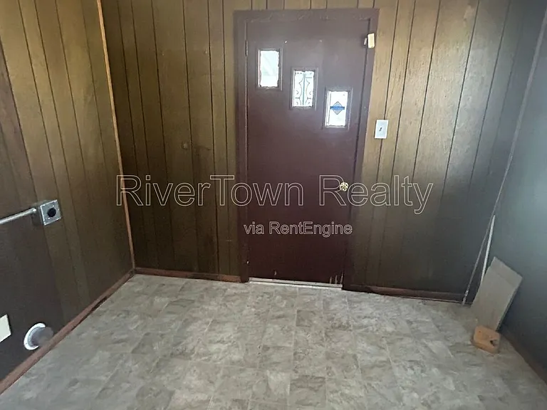 1070 E Walthal Cir — Photo 13