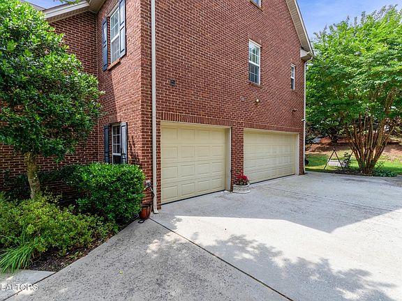 4th image of 1319 Harrison Glen Ln