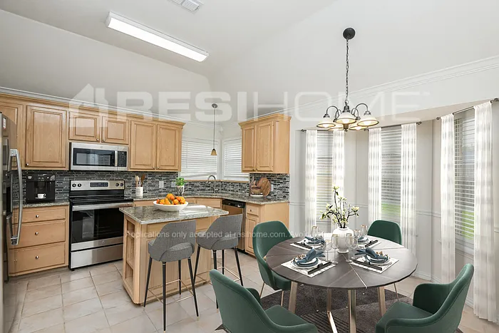 1410 Hyde Park Blvd — Photo 3