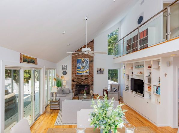 3 Rosemaries Ln, East Hampton, NY 11937