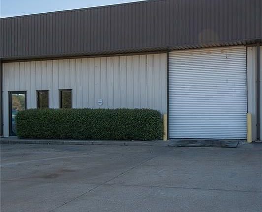 2nd image of 106B Industrial Dr